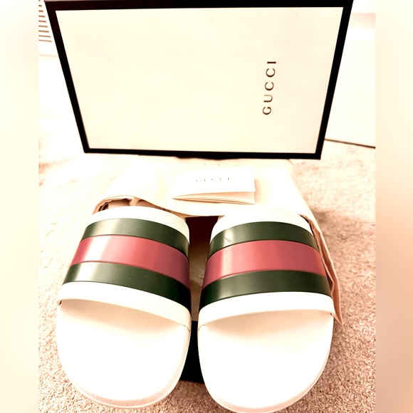 Gucci Men’s Rubber Slide Sandal - Picture 4 of 8